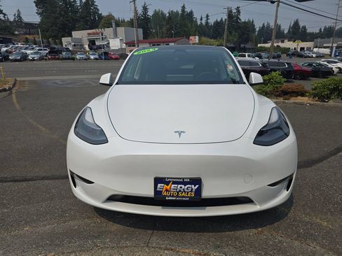 Used 2023 Tesla Model Y Long Range AWD/4WD image 2