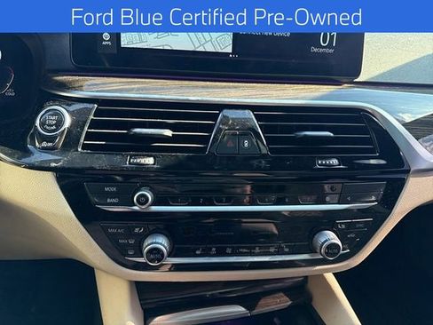 Used 2021 BMW 530i xDrive w/ Convenience Package image 28