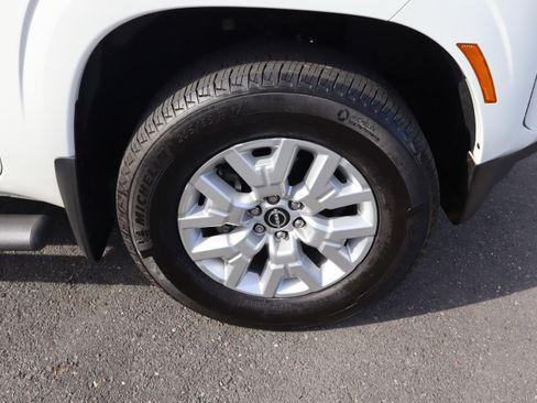 Used 2023 Nissan Frontier SV w/ Technology Package image 39