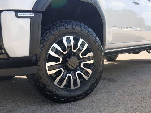 Used 2024 GMC Sierra 2500 Denali Ultimate w/ Max Trailering Package AWD/4WD image 4