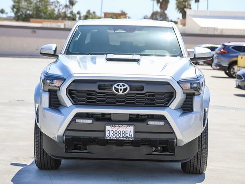 Used 2025 Toyota Tacoma TRD Sport RWD image 2