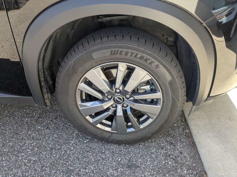 Used 2025 Nissan Pathfinder SV FWD image 11
