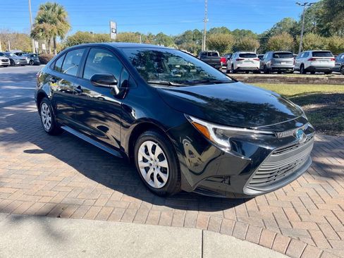 Used 2025 Toyota Corolla LE image 7