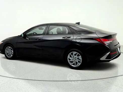 Used 2024 Hyundai Elantra SEL FWD image 7