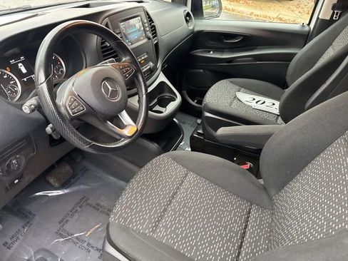 Used 2023 Mercedes-Benz Metris image 13