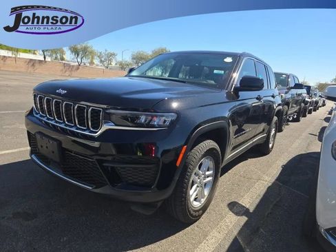Used 2024 Jeep Grand Cherokee Laredo AWD/4WD image 1