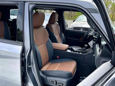 Used 2026 Lexus GX 550 w/ Cold Area Package image 9