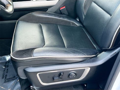 Used 2024 RAM 1500 Laramie image 19