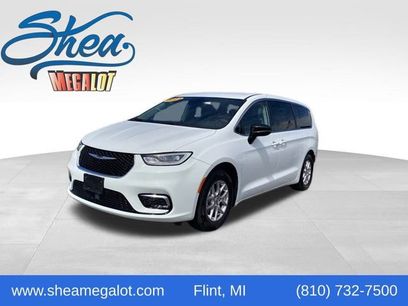 Used 2024 Chrysler Pacifica Touring-L