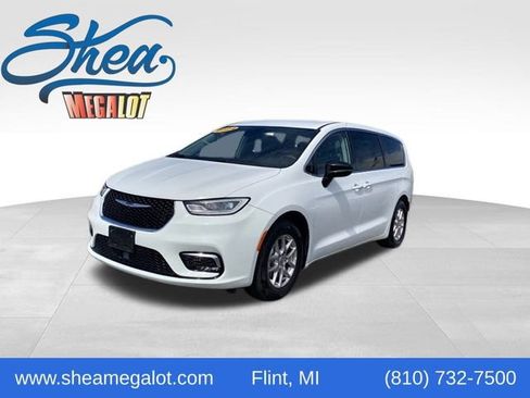 Used 2024 Chrysler Pacifica Touring-L image 1