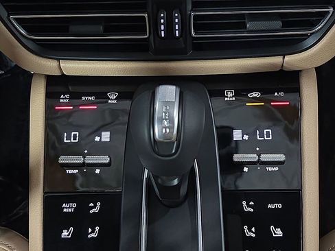 New 2026 Porsche Macan image 19