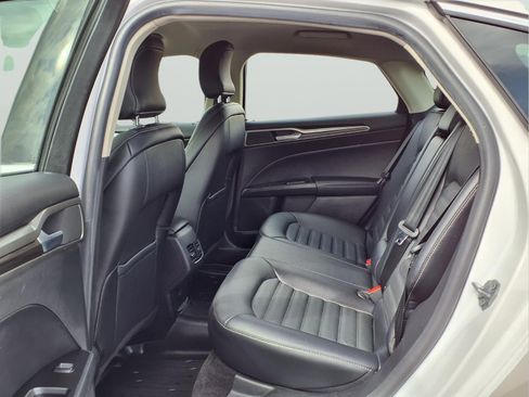 Used 2018 Ford Fusion SE w/ Fusion SE Technology Package image 10