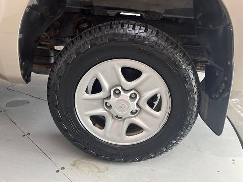 Used 2008 Toyota Tundra 4x4 CrewMax w/ Tow Pkg image 15