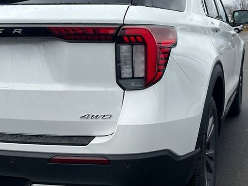 New 2026 Ford Explorer Active w/ Active Comfort Package image 8