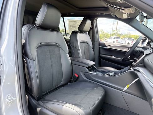 New 2026 Jeep Grand Cherokee Altitude image 28