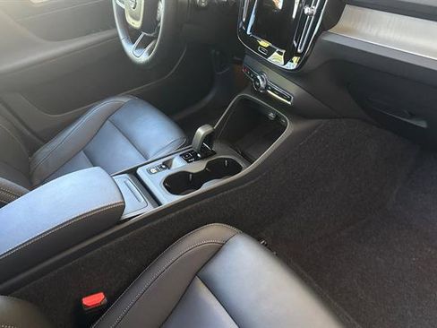 Certified 2025 Volvo XC40 B5 Core image 17