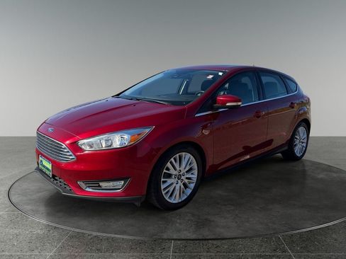 Used 2017 Ford Focus Titanium w/ Titanium Technology Package FWD image 3