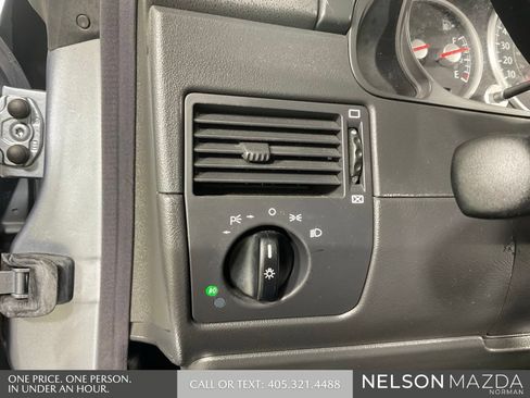 Used 2007 Chrysler Crossfire Limited RWD image 31