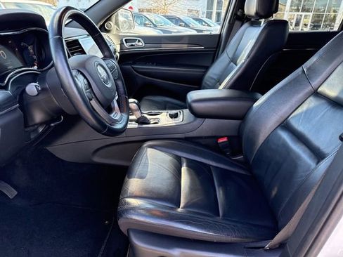 Used 2022 Jeep Grand Cherokee Limited image 22