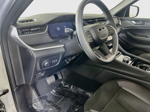 Used 2023 Jeep Grand Cherokee L Laredo AWD/4WD image 9