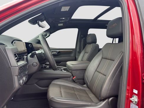 Used 2025 Chevrolet Suburban High Country w/ Sun And Tow Package AWD/4WD image 9