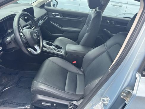 Used 2023 Honda Civic Touring image 3