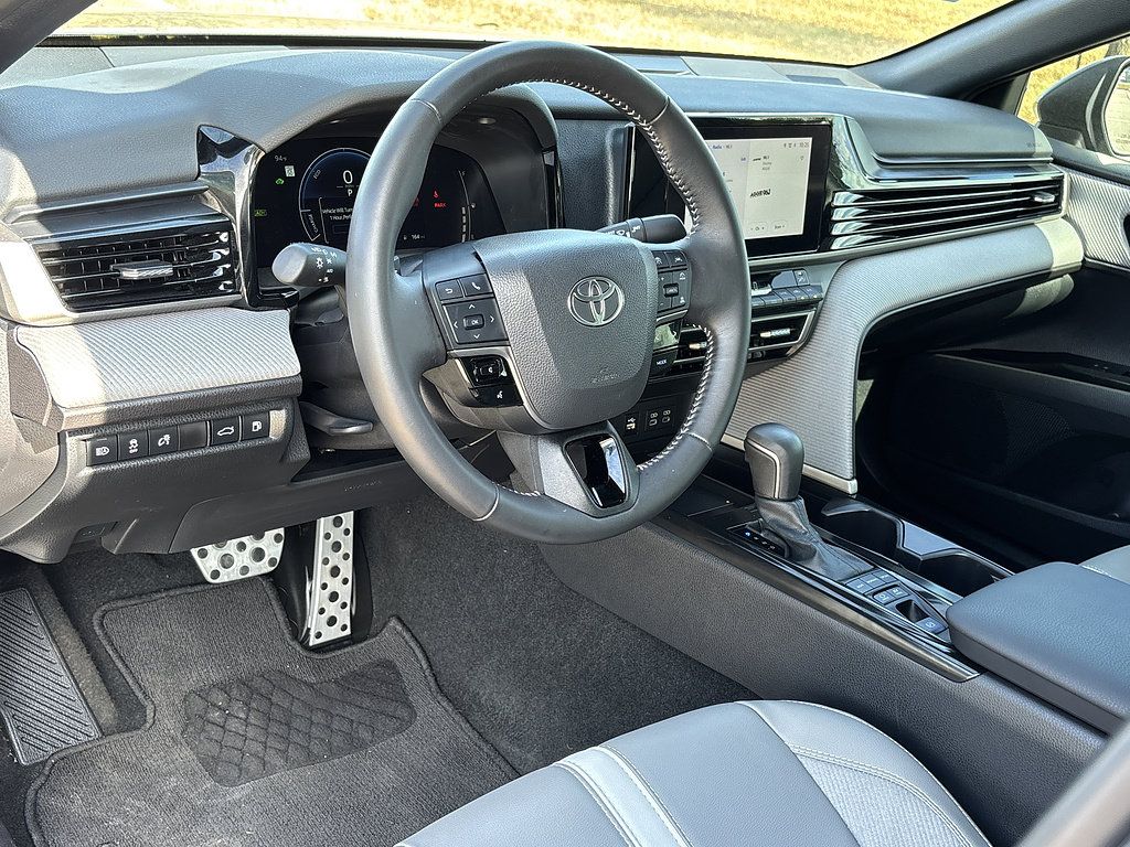Used 2025 Toyota Camry SE w/ Convenience Package FWD image 10