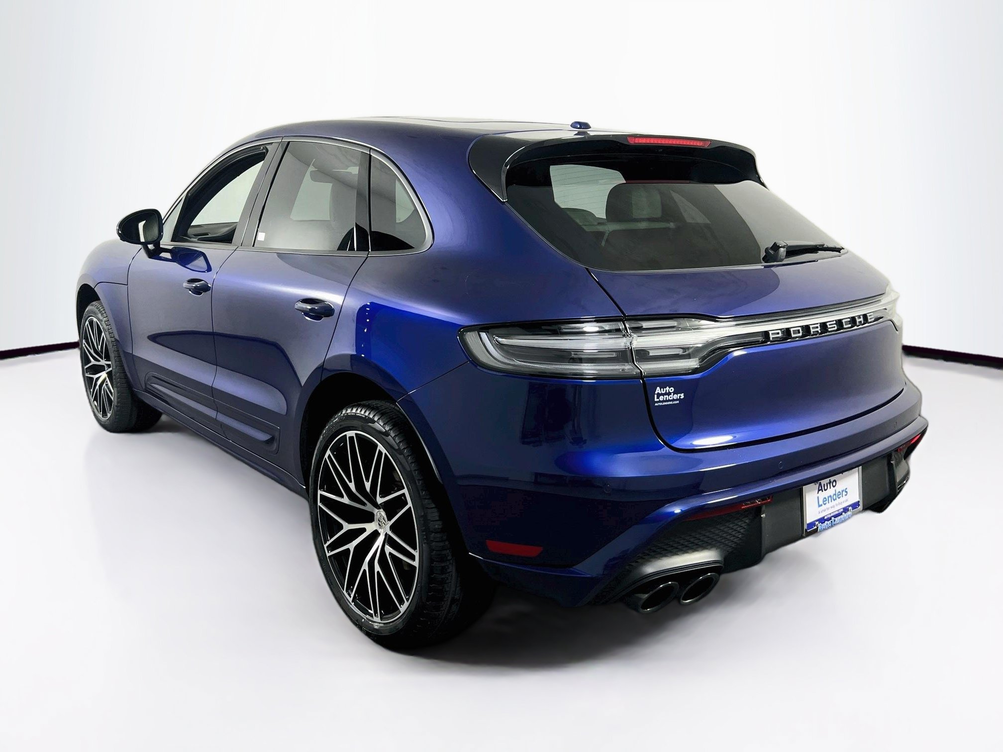 Used 2025 Porsche Macan w/ Premium Package Plus AWD/4WD image 7