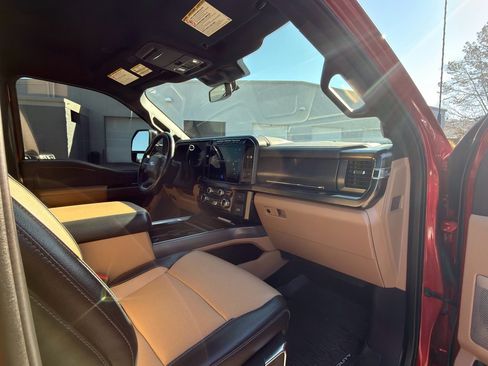 Used 2024 Ford F250 Lariat w/ Chrome Package image 18