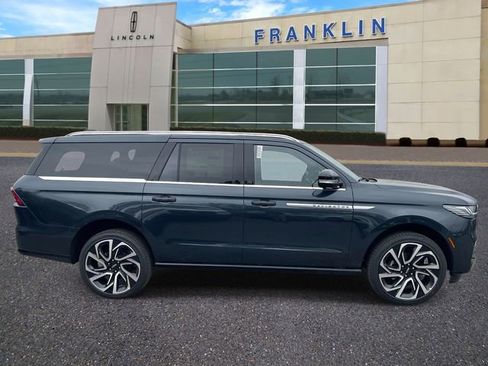 New 2026 Lincoln Navigator L Reserve AWD/4WD image 8