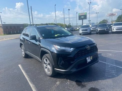 Used 2022 Toyota RAV4 XLE AWD/4WD image 3