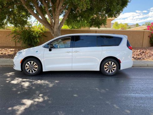 Used 2024 Chrysler Pacifica Limited FWD image 72