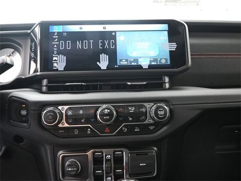 Used 2024 Jeep Wrangler Unlimited Rubicon w/ Technology Group image 19