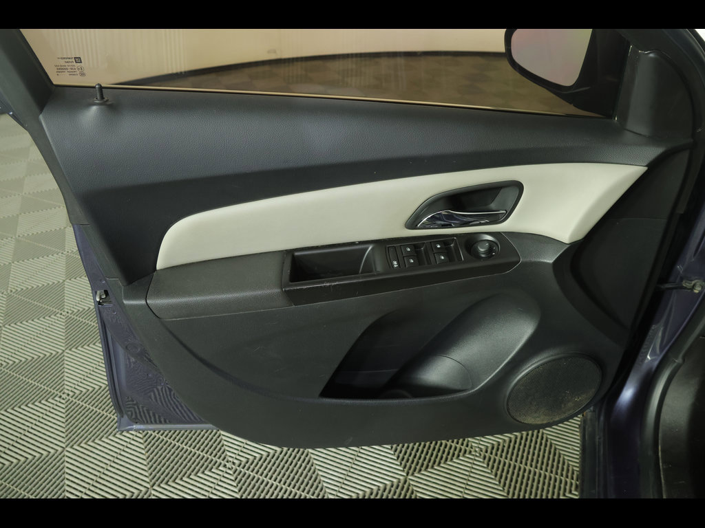 Used 2013 Chevrolet Cruze LT FWD image 13