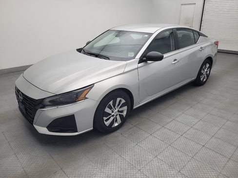 Used 2024 Nissan Altima 2.5 S FWD image 2