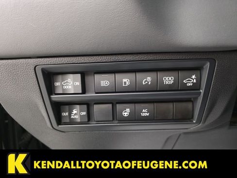 Used 2024 Toyota Tundra Platinum AWD/4WD image 11