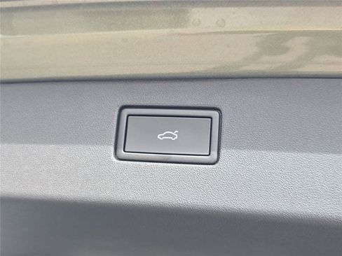 New 2026 Volkswagen Tiguan SE R-Line FWD image 24