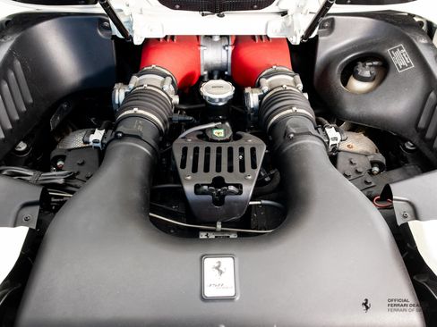 Used 2013 Ferrari 458 Spider RWD image 5