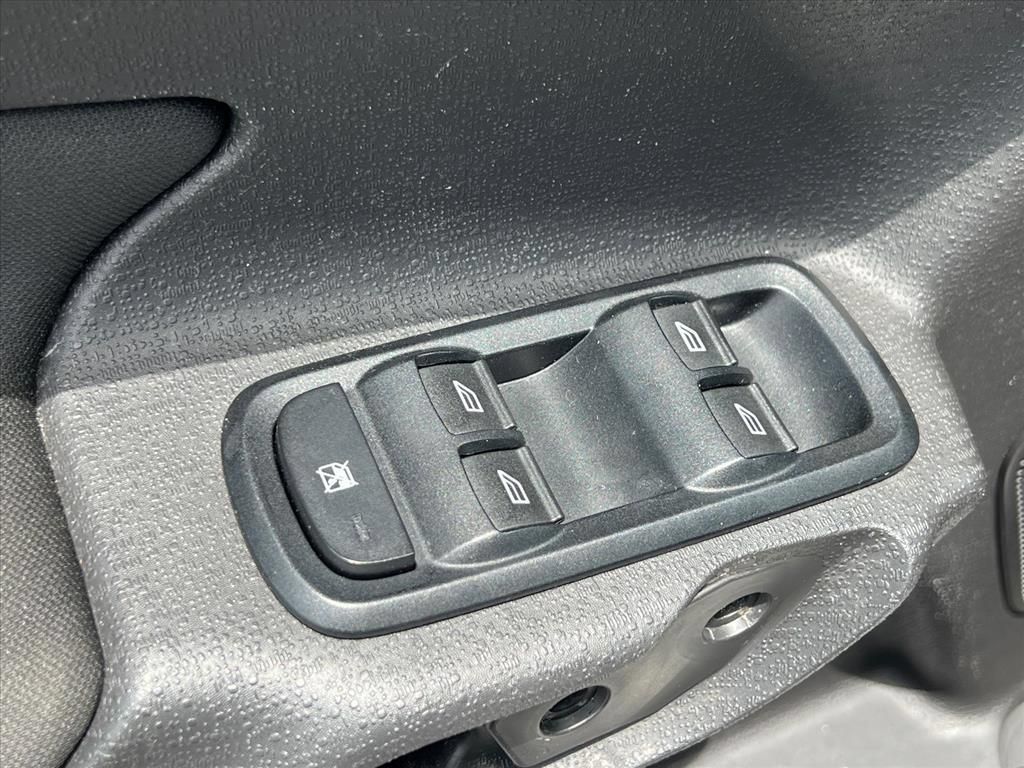Used 2013 Ford Fiesta SE FWD image 18