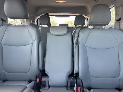 Used 2024 Toyota Sienna XLE image 32