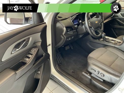 Used 2024 Chevrolet Traverse LT FWD image 9