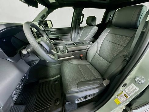 Used 2025 Toyota Tundra Limited AWD/4WD image 12