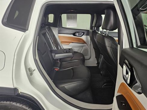 Used 2024 Jeep Compass Limited image 16