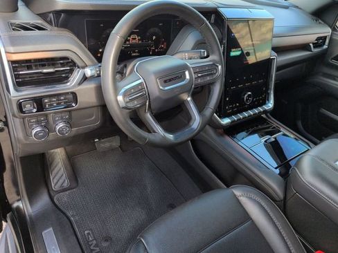 Used 2025 GMC Yukon Denali AWD/4WD image 11