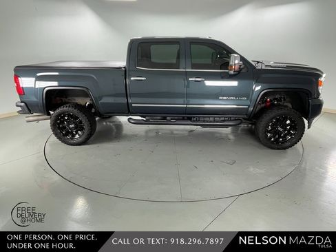 Used 2017 GMC Sierra 2500 Denali w/ Duramax Plus Package image 5