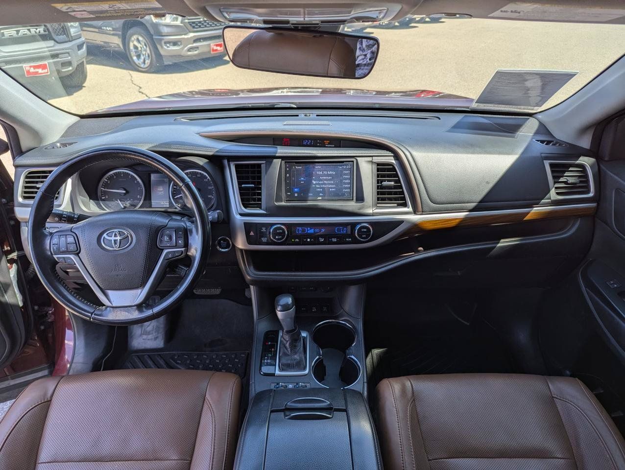 Used 2017 Toyota Highlander Limited AWD/4WD image 22