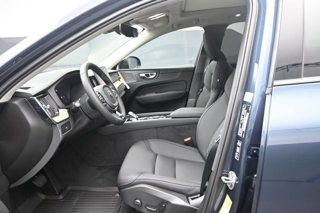 New 2027 Volvo XC60 B5 Plus AWD/4WD image 16