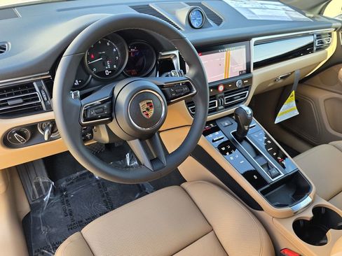 New 2025 Porsche Macan image 4