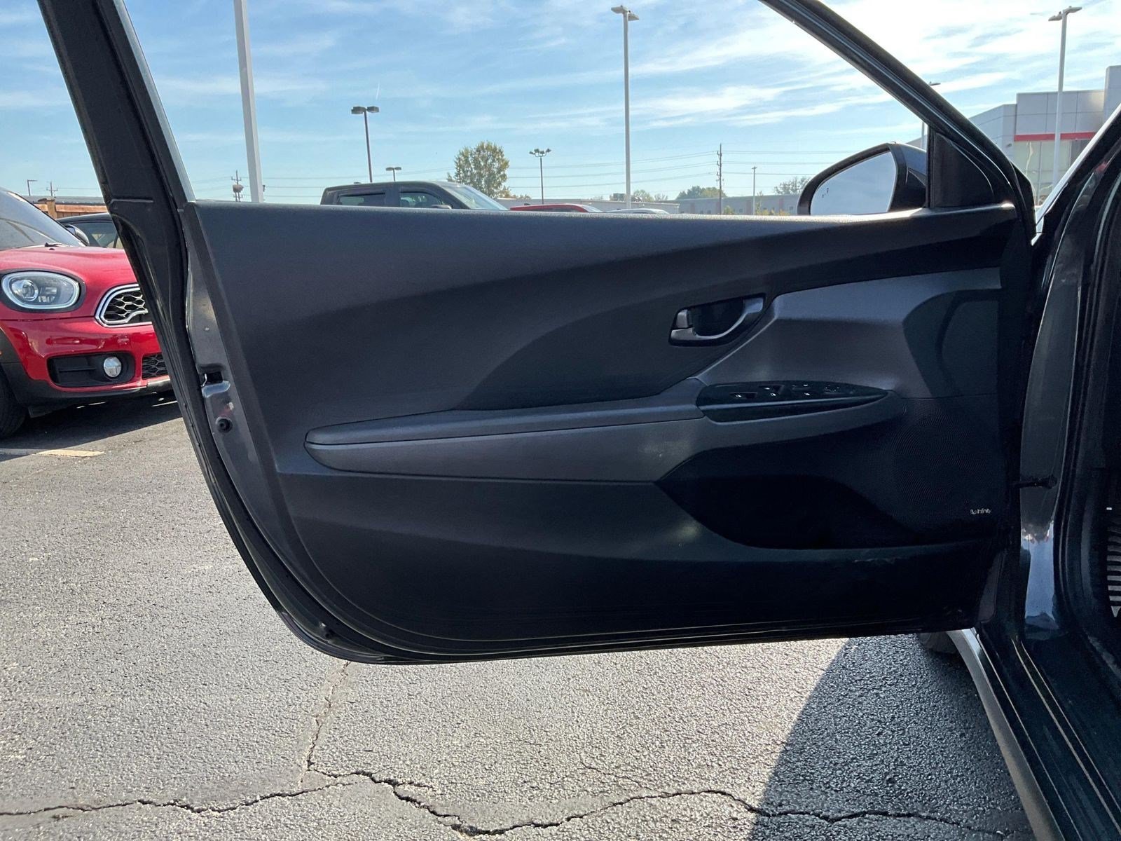 Used 2019 Hyundai Veloster Turbo FWD image 18