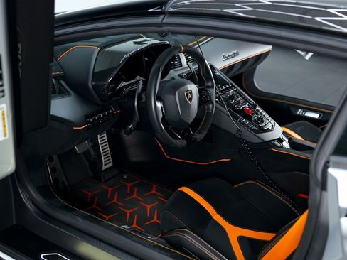 Used 2021 Lamborghini Aventador SVJ image 24